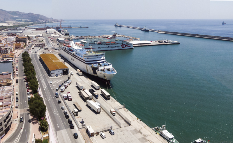 El Puerto sigue ejecutando obras para que los ferrys se conecten a la red - Noticia Puerto de Motril